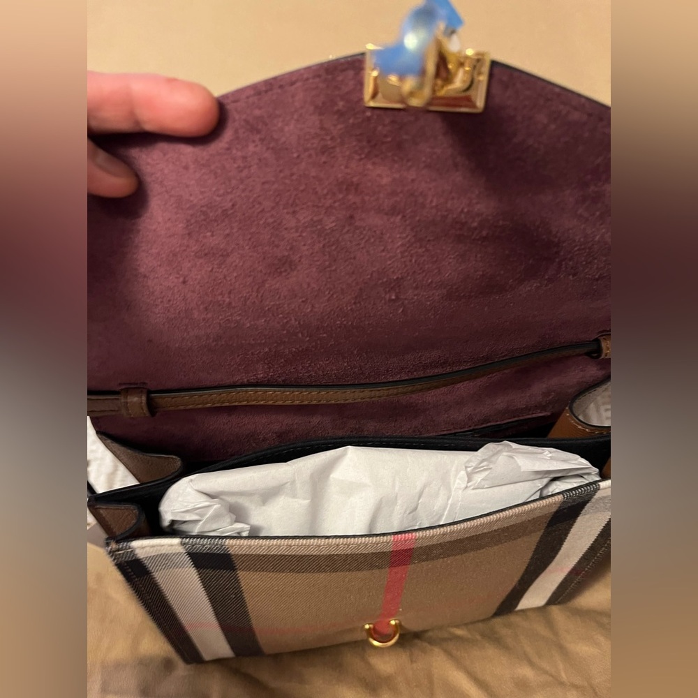 Burberry - Picture 1 of 5